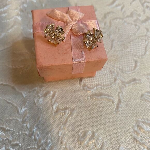 💥Swarovski Crystal Fashion Stud Earrings - Picture 3 of 11